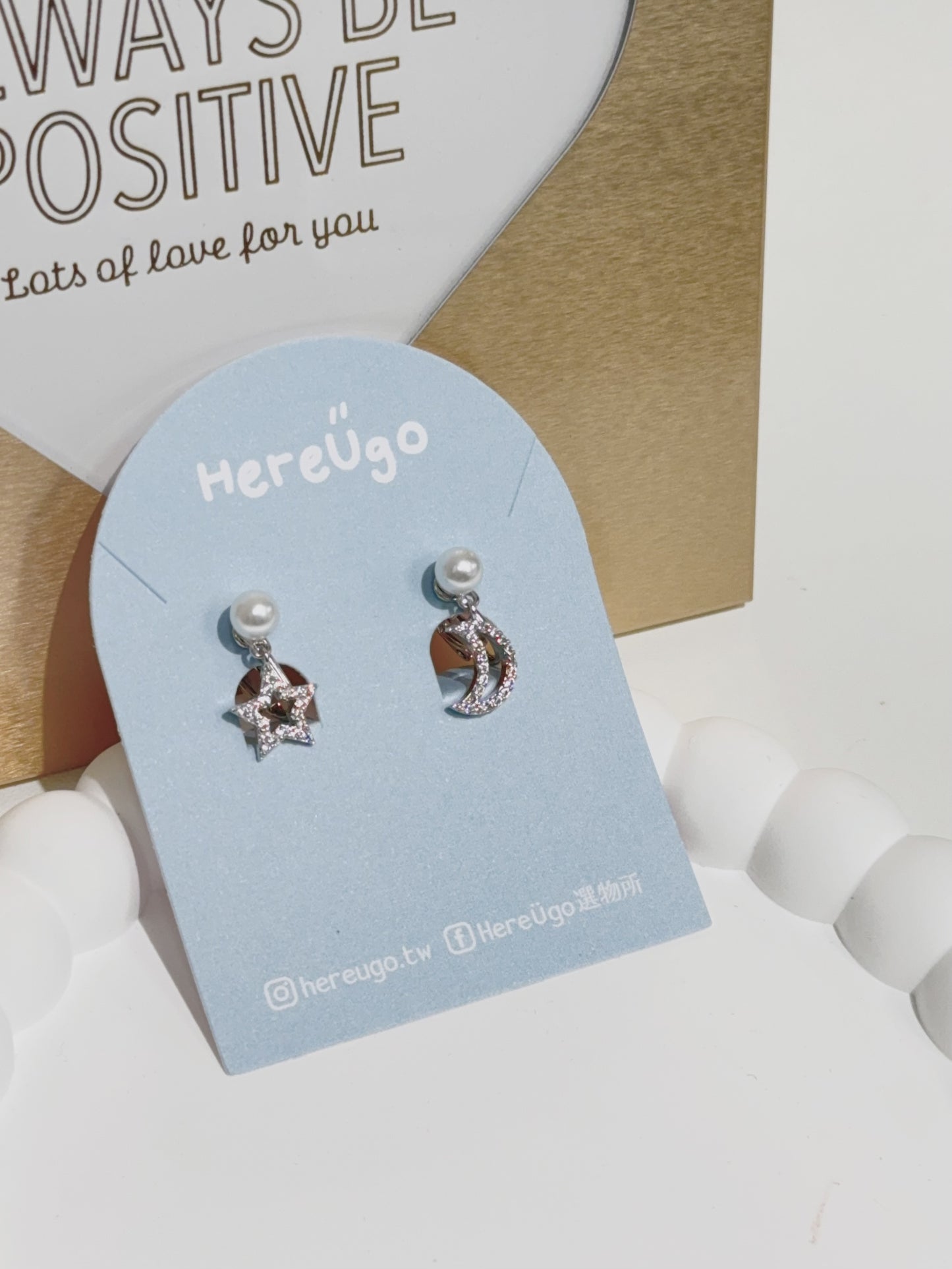 韓製。日月星辰水鑽不對稱珍珠夾式耳環