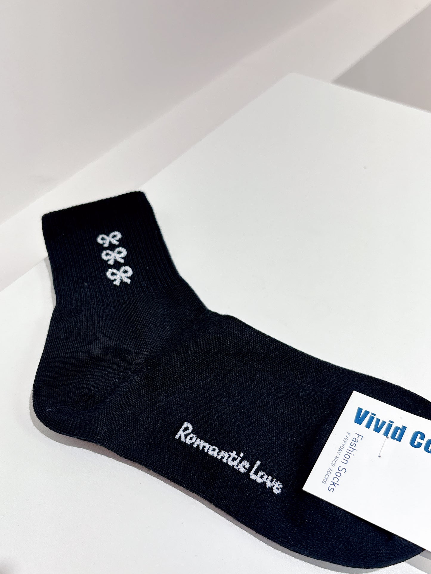 𝜗𝜚 小蝴蝶結圖案中筒襪(2色)