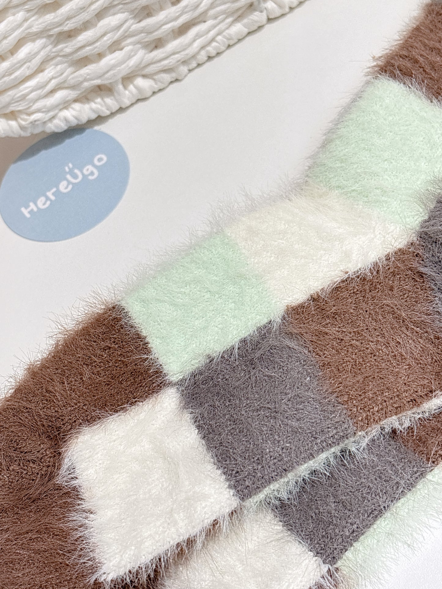 韓製。毛海拼色方格中筒襪