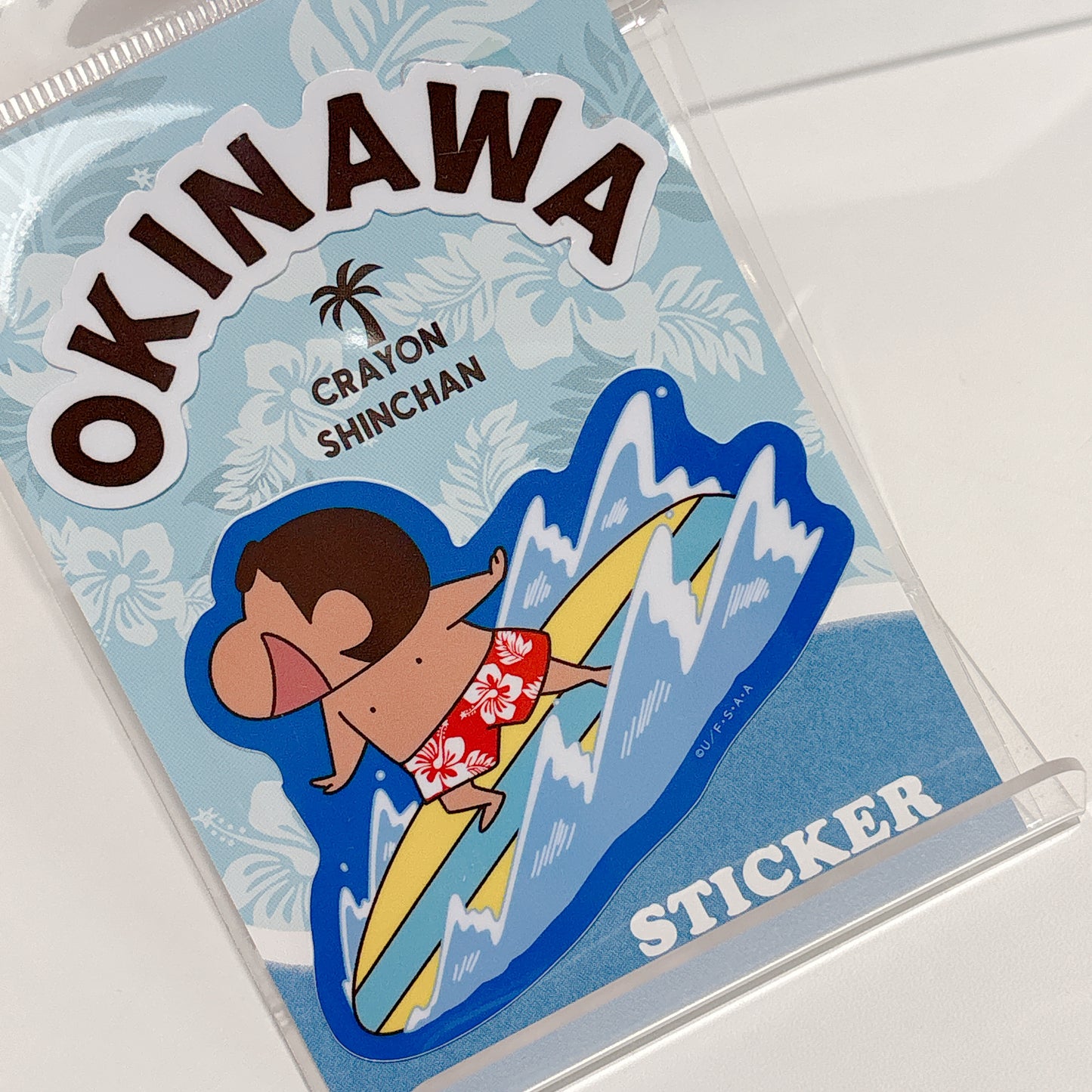 日本沖繩限定。蠟筆小新貼紙/行李貼