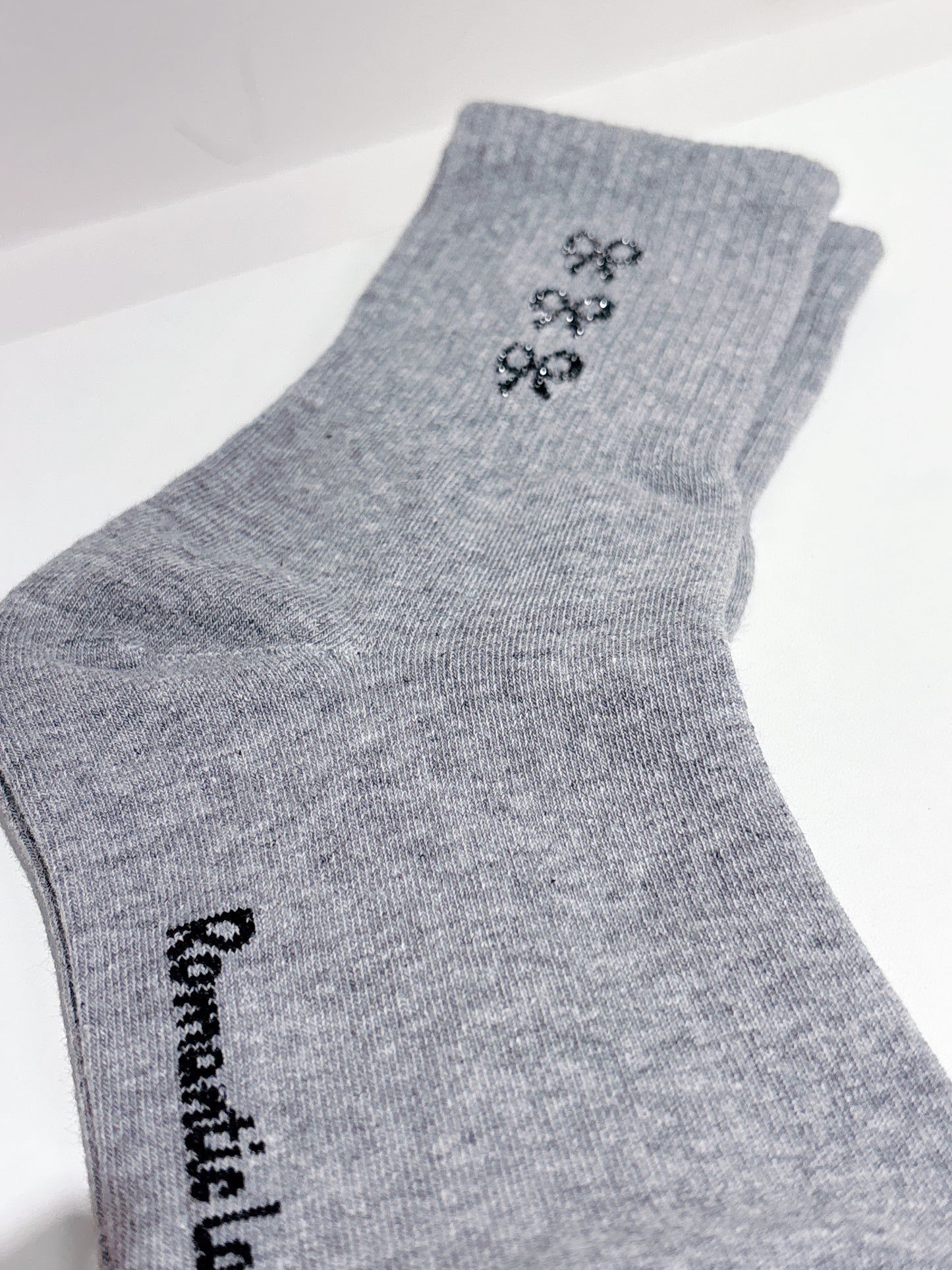 𝜗𝜚 小蝴蝶結圖案中筒襪（2色）