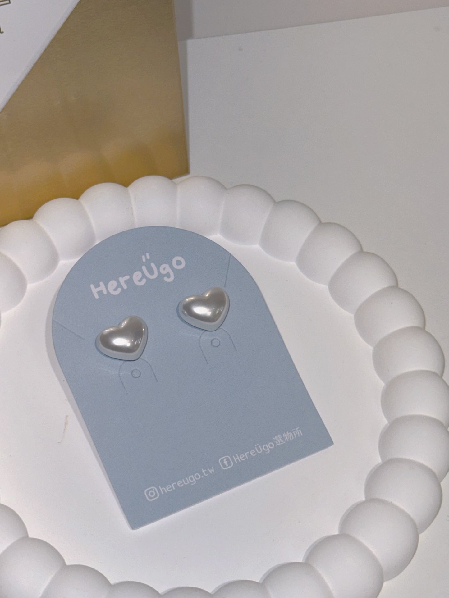 韓製。胖愛心珍珠耳針式耳環