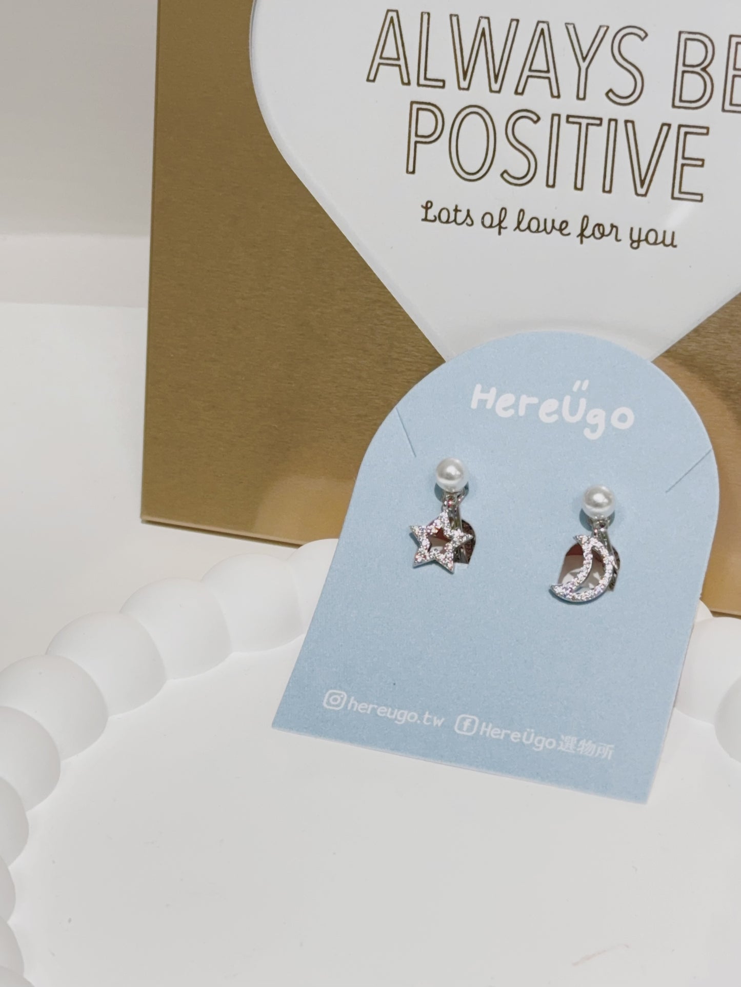 韓製。日月星辰水鑽不對稱珍珠夾式耳環