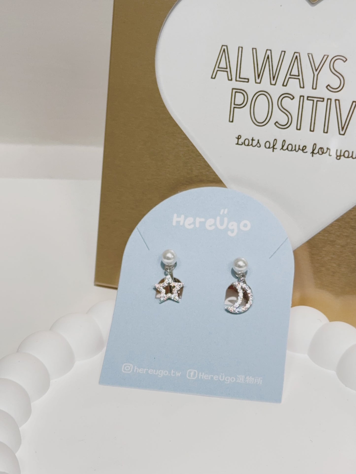 韓製。日月星辰水鑽不對稱珍珠夾式耳環