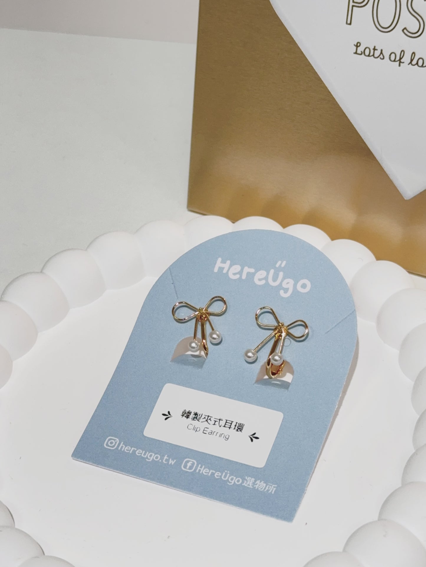 韓製。金線蝴蝶結小珍珠夾式耳環