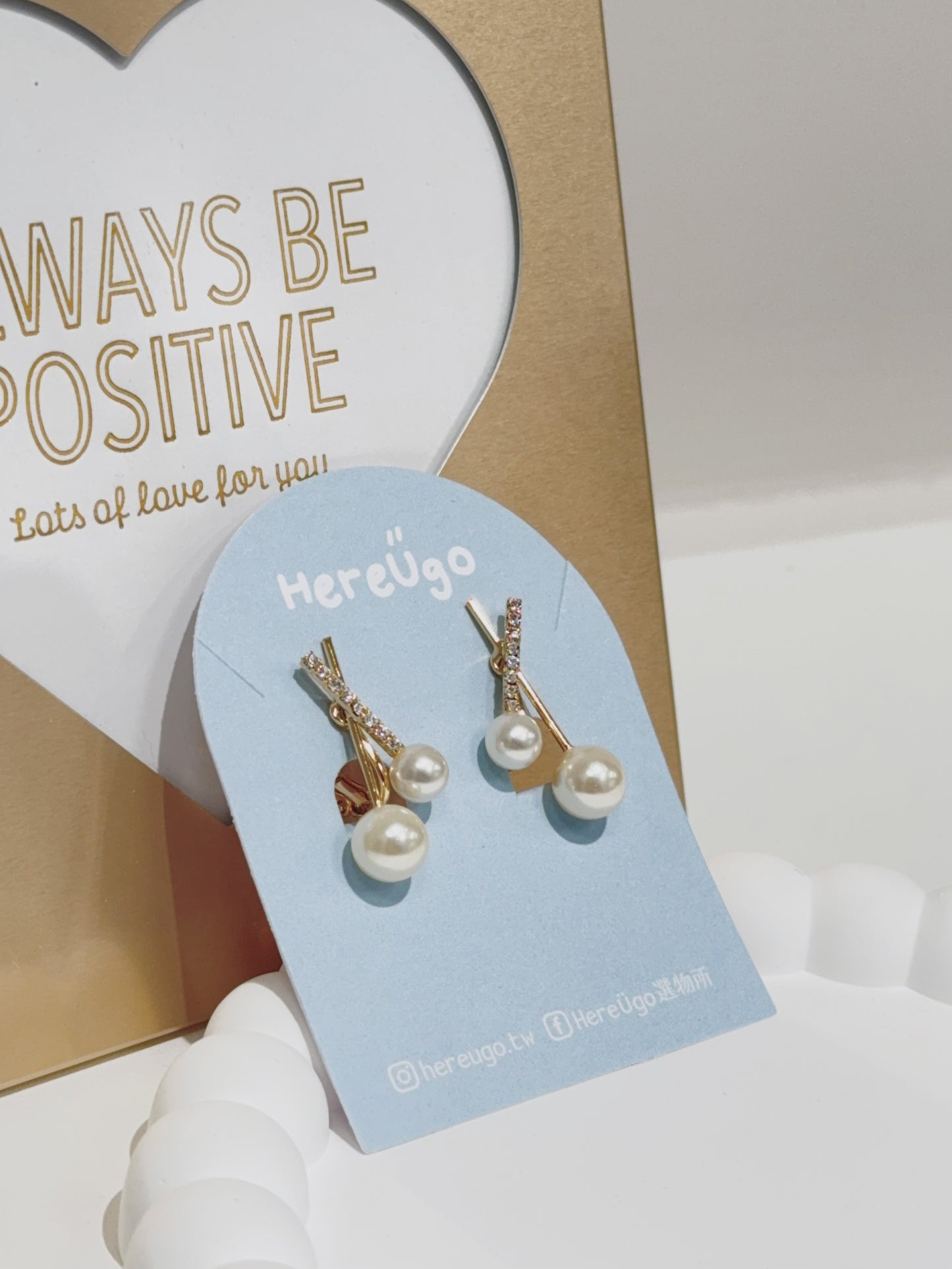 韓製。珍珠水鑽火柴造型夾式耳環