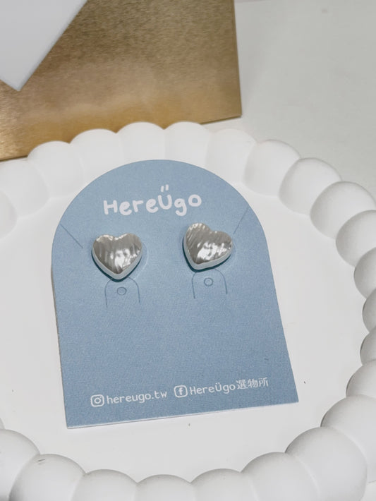 韓製。愛心珍珠白巧克力耳針式耳環