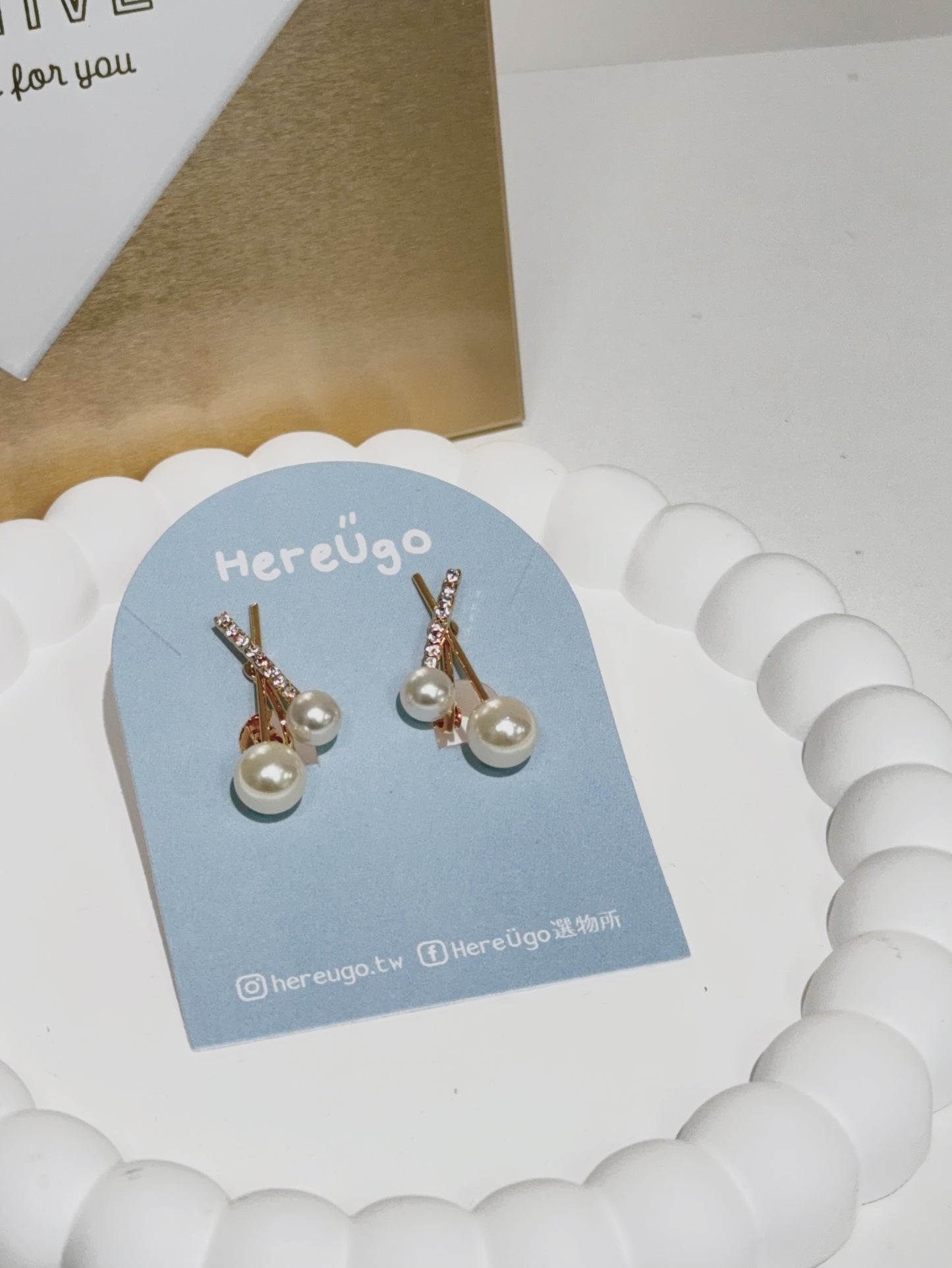 韓製。珍珠水鑽火柴造型夾式耳環