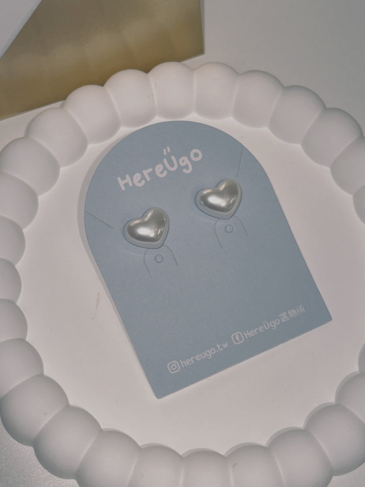 韓製。胖愛心珍珠耳針式耳環