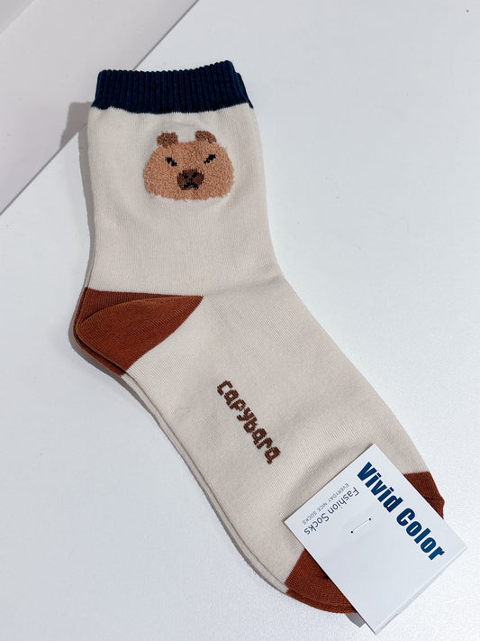 韓製。卡皮巴拉capybara拼色中性中筒襪