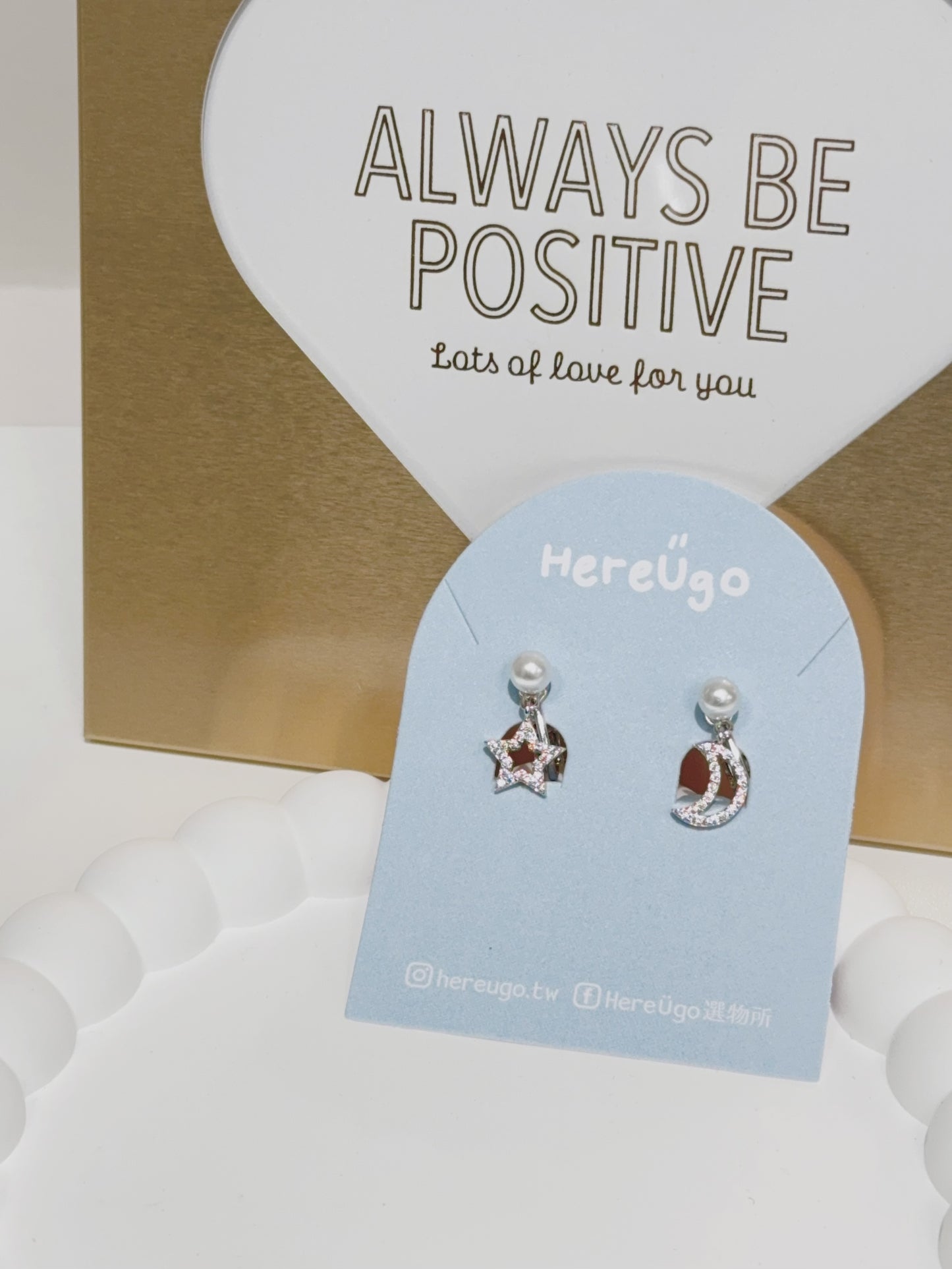 韓製。日月星辰水鑽不對稱珍珠夾式耳環