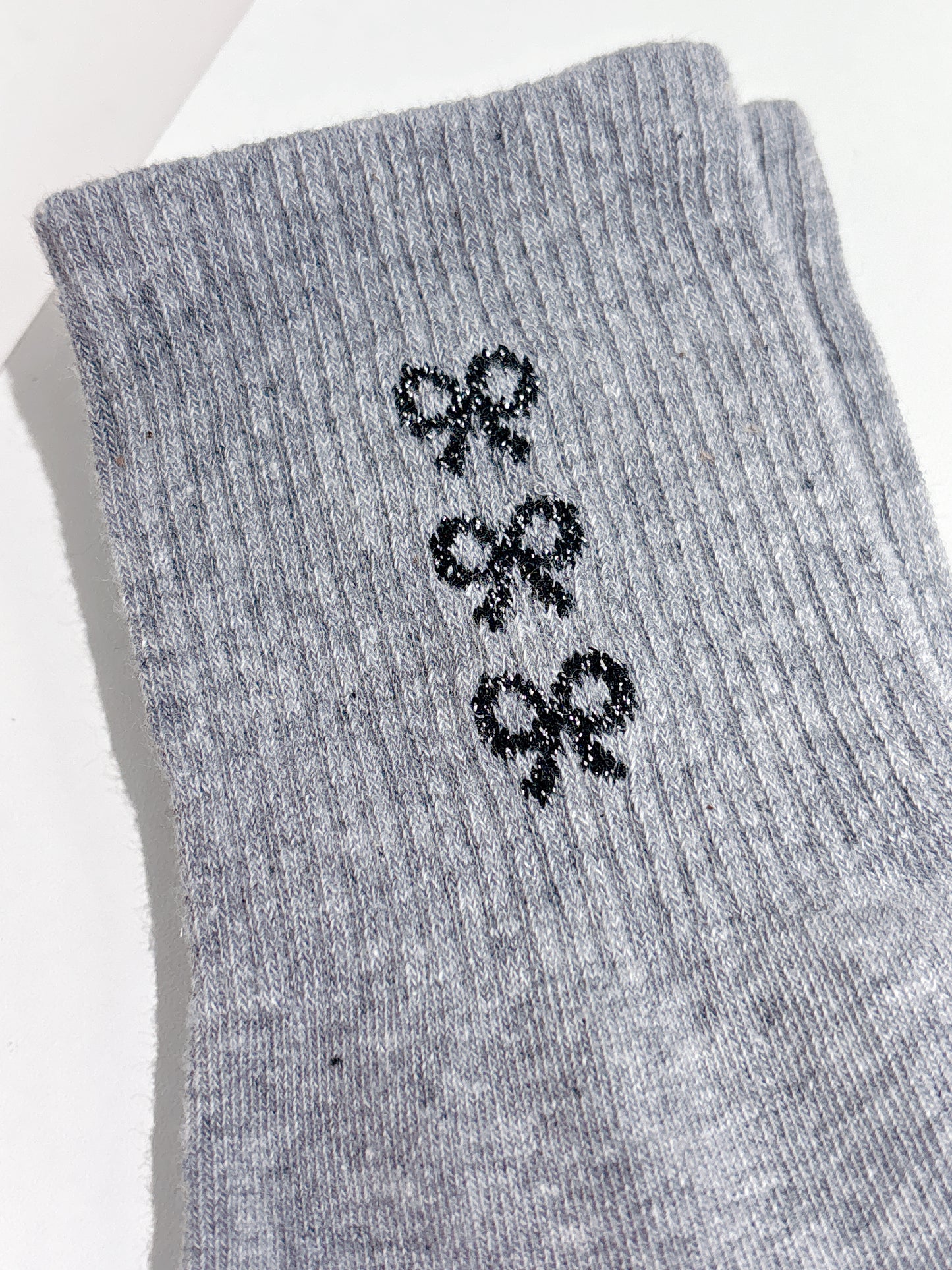 𝜗𝜚 小蝴蝶結圖案中筒襪（2色）