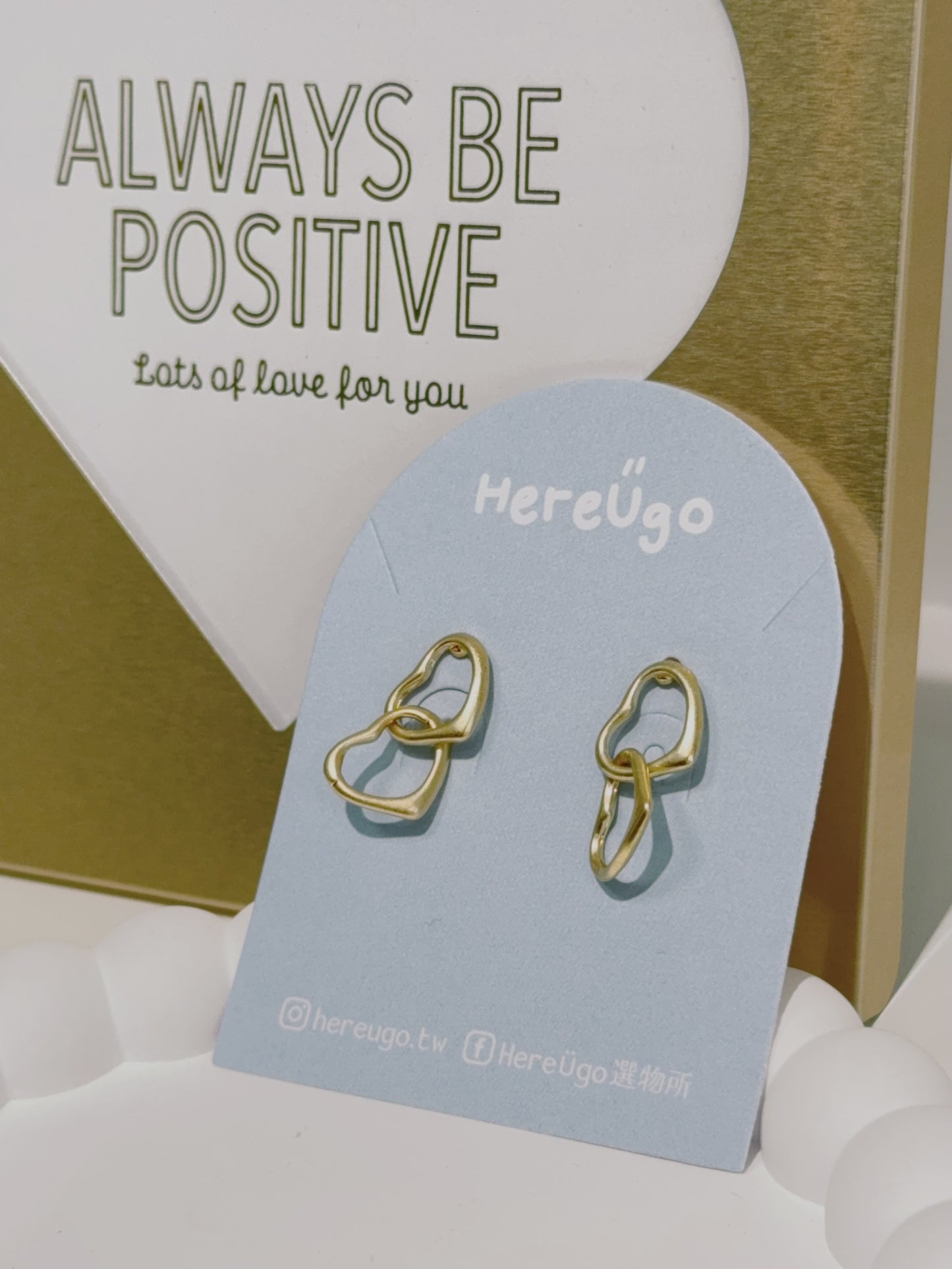 韓製。心心相扣耳針式耳環 | 醫療鋼耳針(霧金)