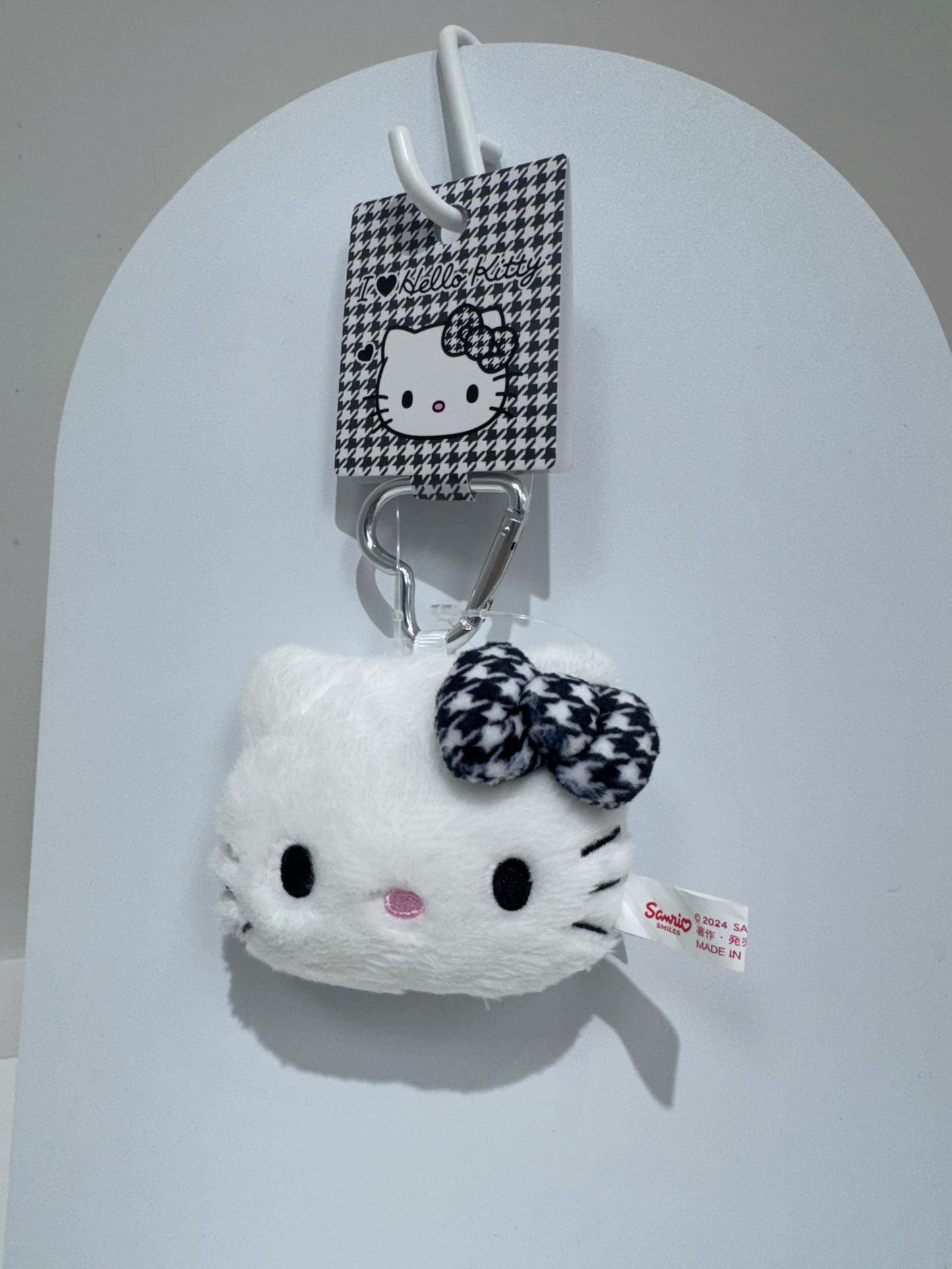 日本 三麗鷗Sanrio 大頭Hello Kitty愛心扣吊飾（六色）