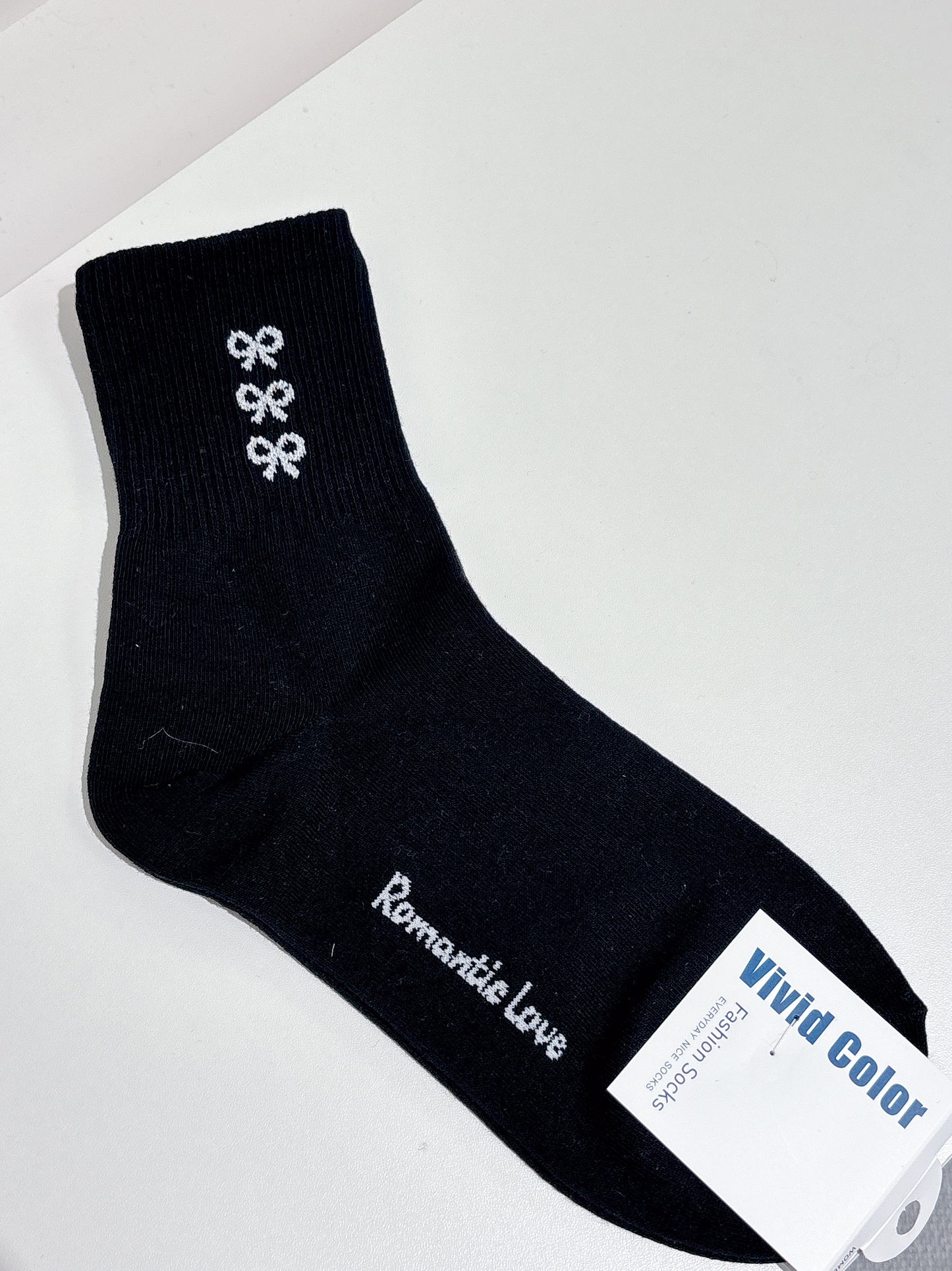 𝜗𝜚 小蝴蝶結圖案中筒襪（2色）