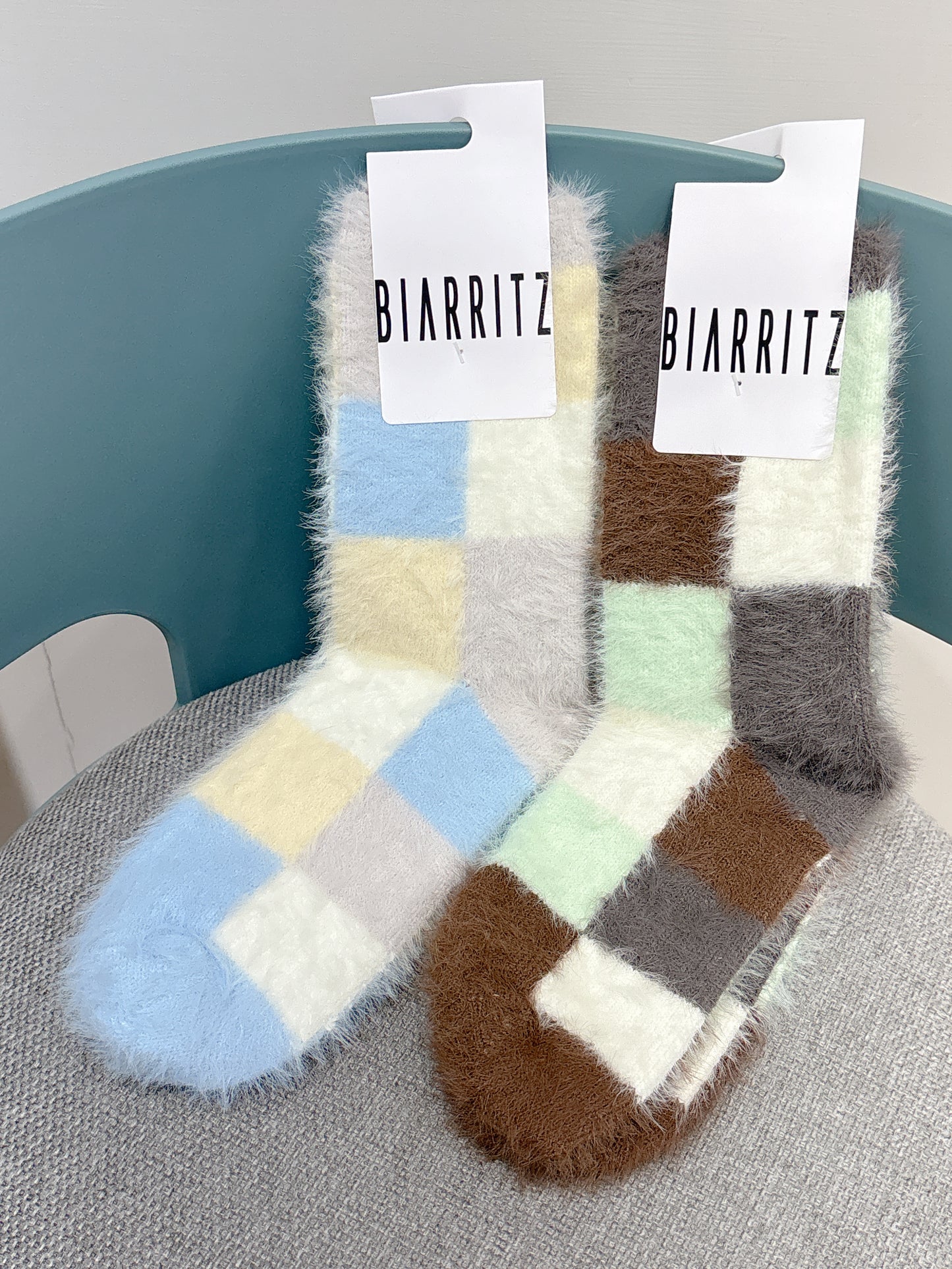 韓製。毛海拼色方格中筒襪